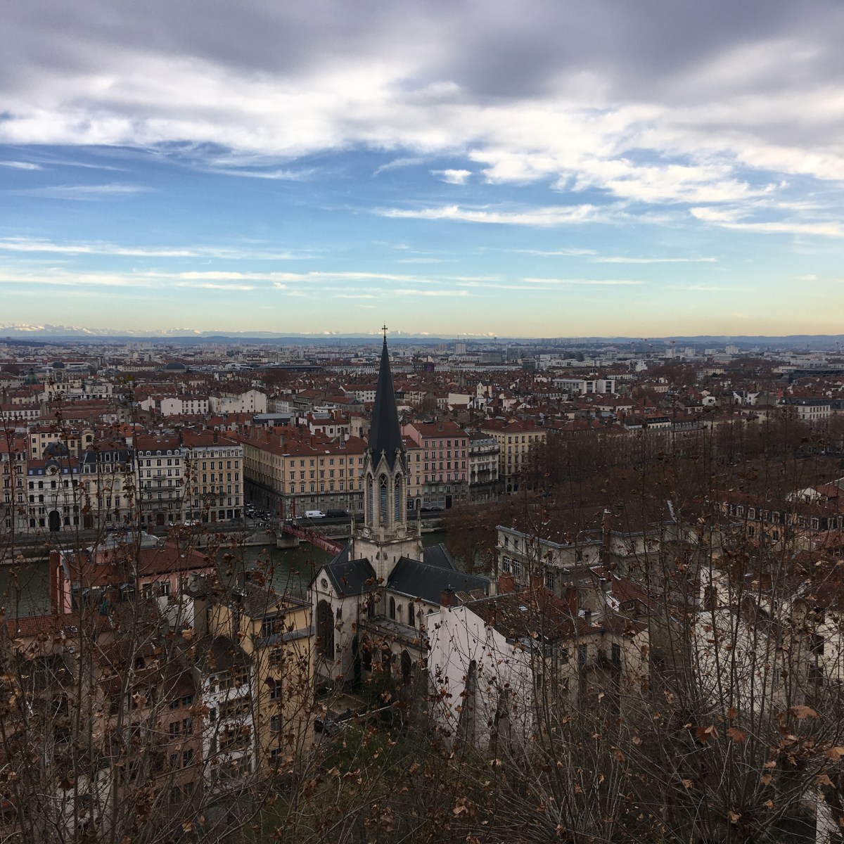 To Book or Not to Book: Travel Agencies vs Booking&nbsp;Yourself.