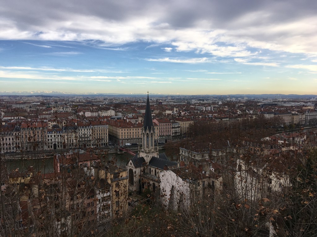 To Book or Not to Book: Travel Agencies vs Booking&nbsp;Yourself.